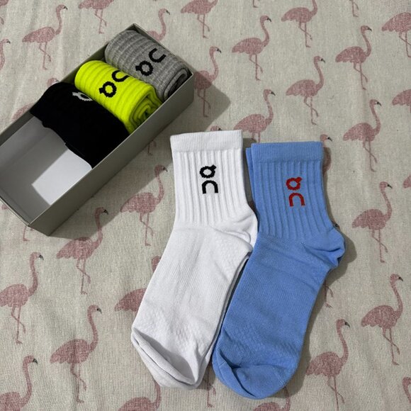 On Running Simple Lettering Knit Mid-Cut Socks - Picture 3 of 3